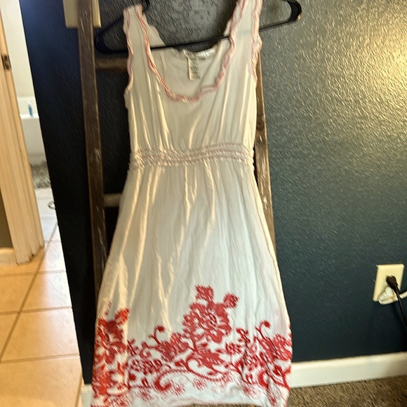 Beautiful embroidered spring/summer dress - Picture 1 of 4